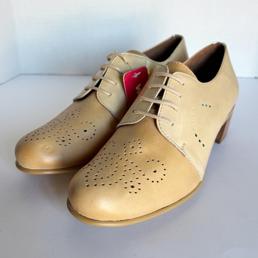 NWT Wonders women’s oxfords made in Spain